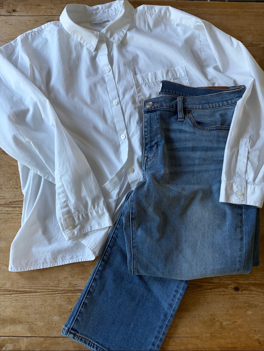 J. Jill Classic White Poplin Boxy Fit Shirt Chest Pocket and pleated back Size L